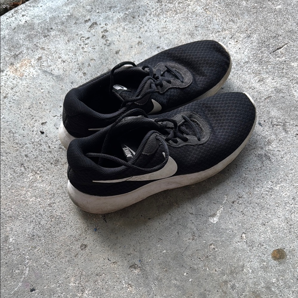 Nike Dual-Tone Black and White Running Shoes